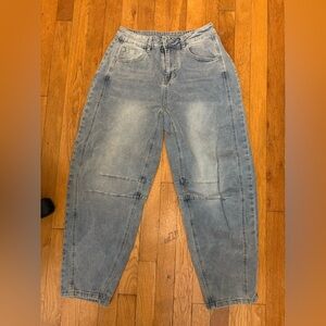 Stretchy barrel jeans